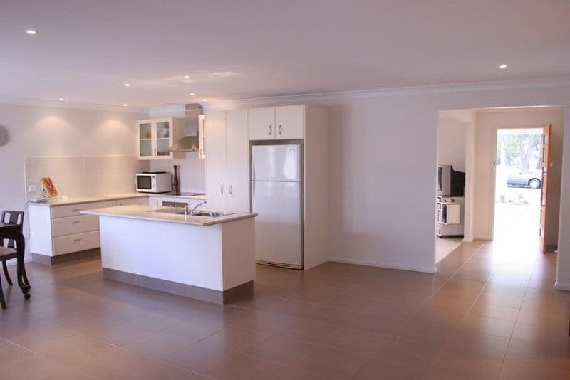 10 Jean Avenue, BERKELEY VALE NSW 2261, Berkeley Vale - Thumbnail 3