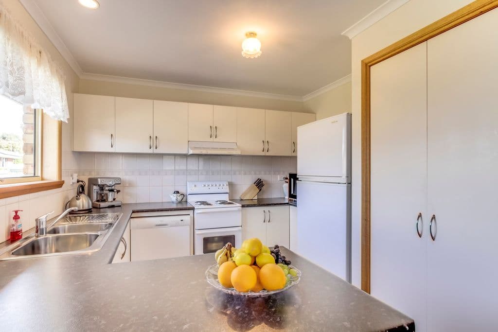 27 Rothesay Close, NEWNHAM TAS 7248, Newnham - Thumbnail 2