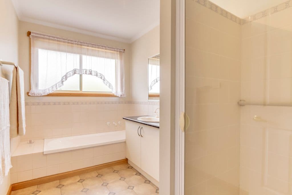 27 Rothesay Close, NEWNHAM TAS 7248, Newnham - Thumbnail 4