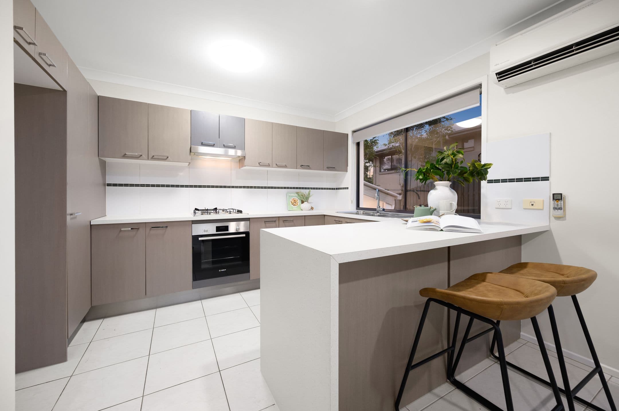 52 Silver Dawn Crescent, Oxenford QLD 4210, Oxenford - Thumbnail 8