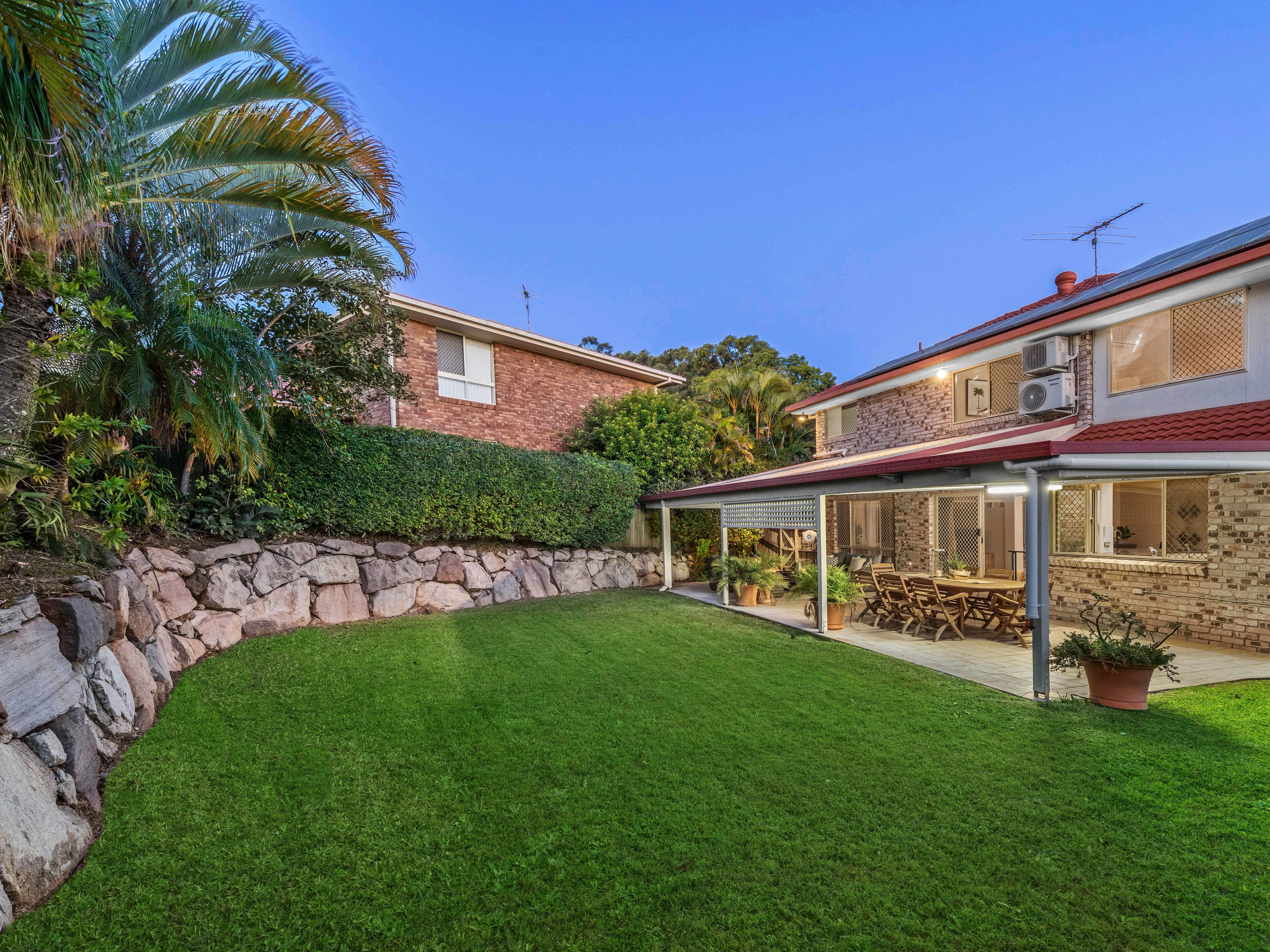 17 Piccadilly Place, Carindale QLD 4152, Carindale - Thumbnail 2