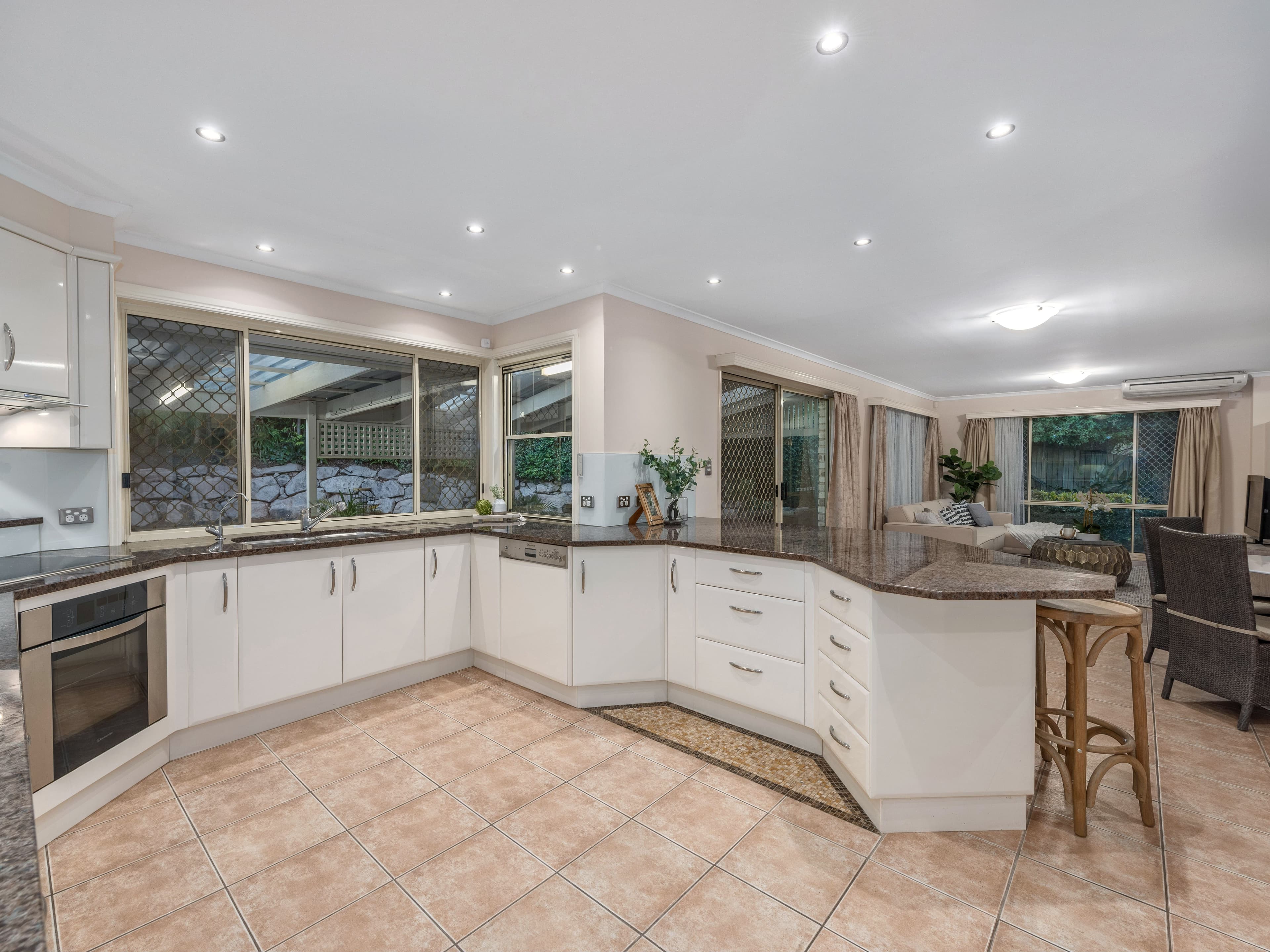 17 Piccadilly Place, Carindale QLD 4152, Carindale - Thumbnail 7