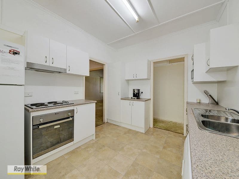 18 Plume Street, REDCLIFFE QLD 4020, Redcliffe - Thumbnail 2