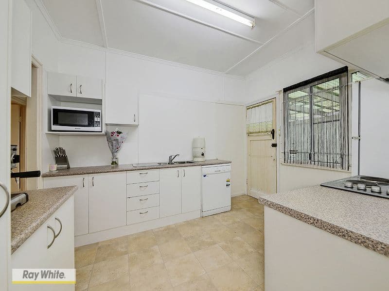 18 Plume Street, REDCLIFFE QLD 4020, Redcliffe - Thumbnail 5