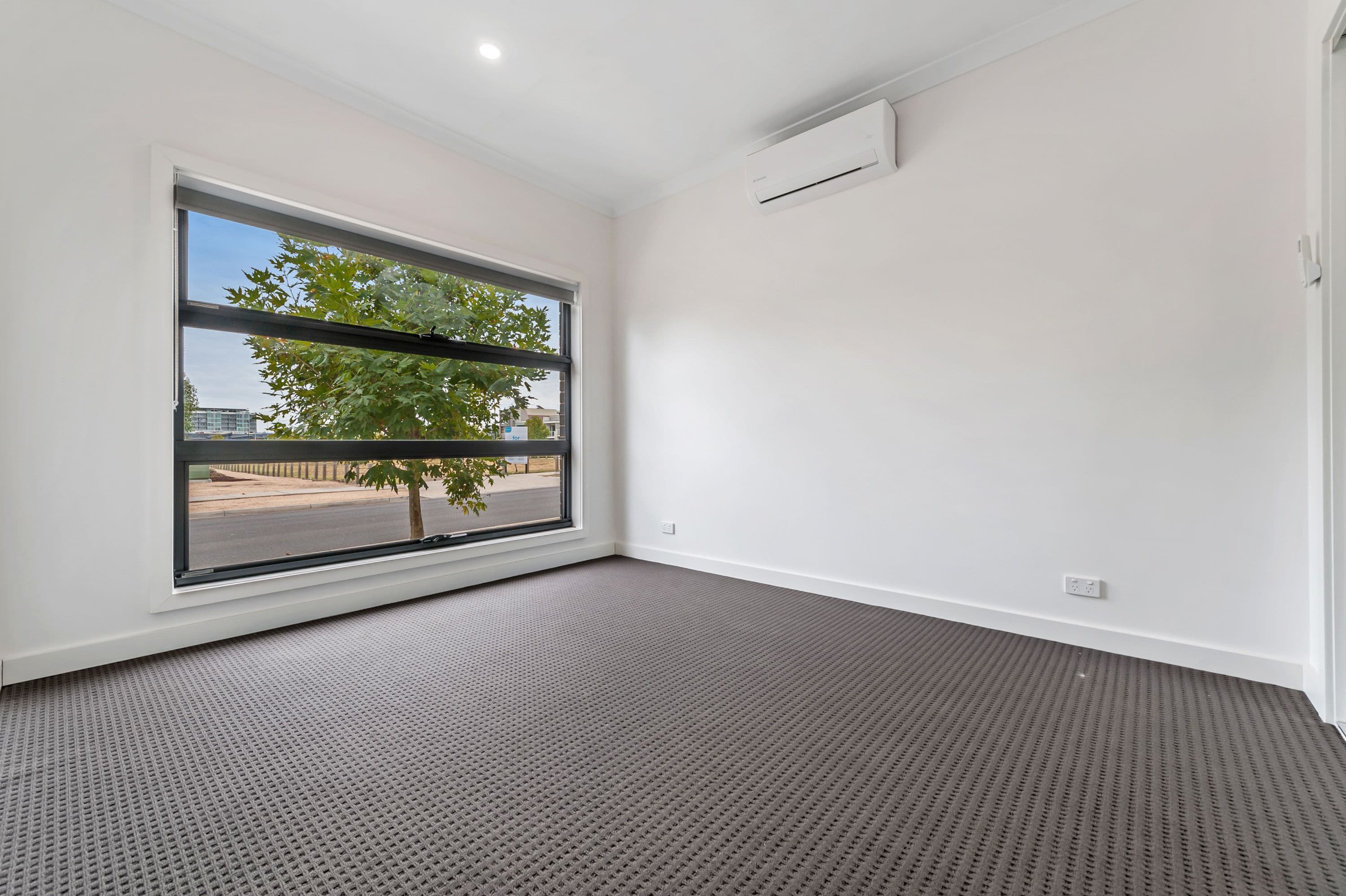 156 The Esplanade, Caroline Springs VIC 3023, Caroline Springs - Thumbnail 3