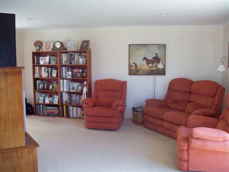89  ROULSTON Way, WALLAN VIC 3756, Wallan - Thumbnail 2