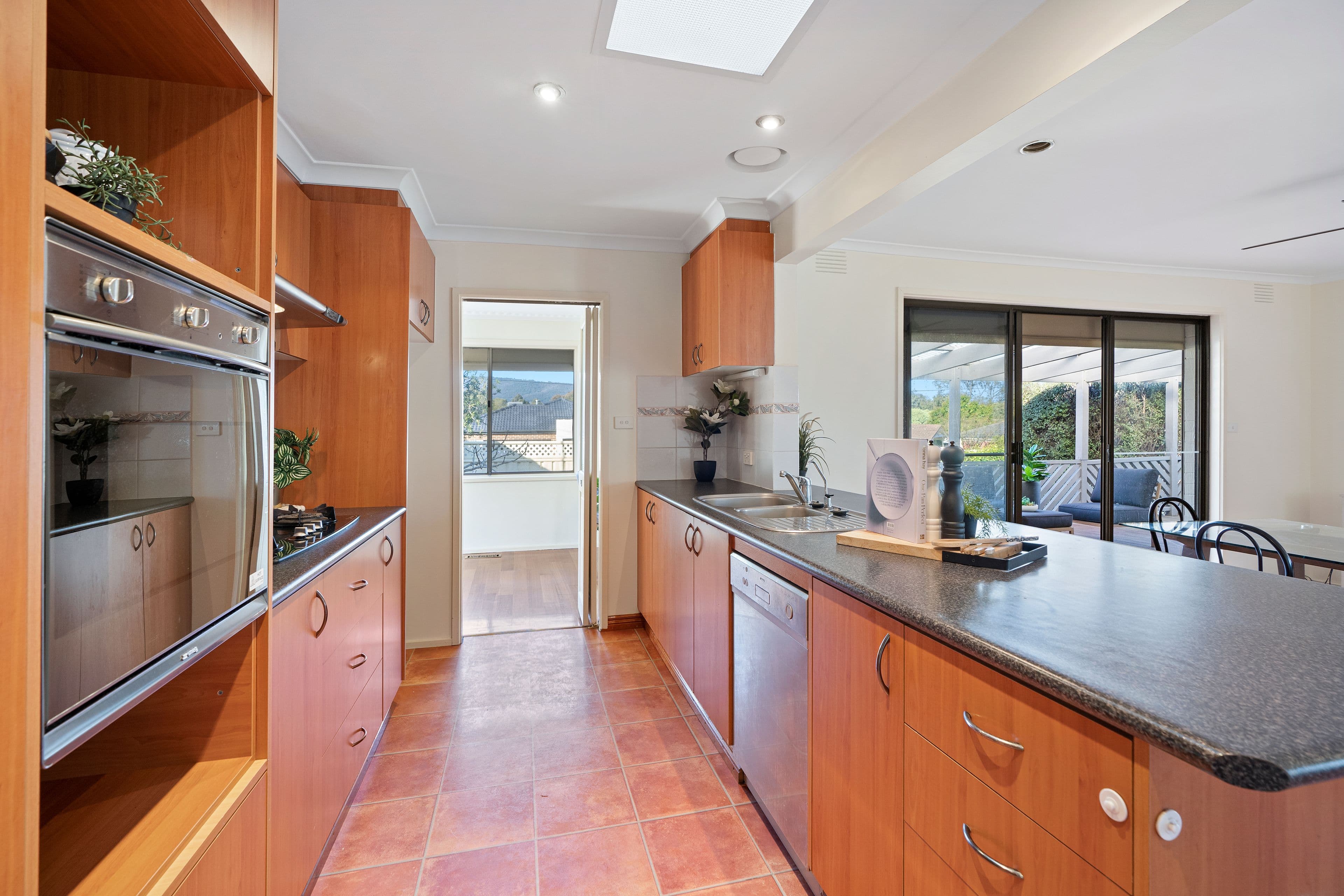 11 Loch Street, Ferntree Gully VIC 3156, Ferntree Gully - Thumbnail 3
