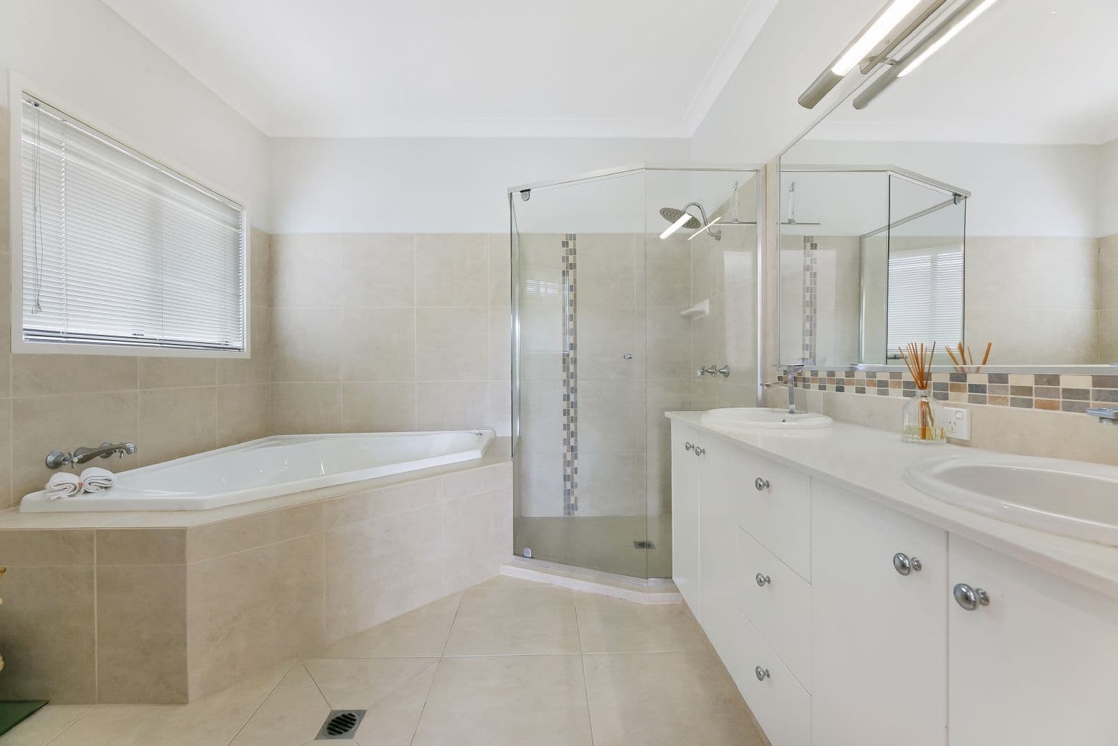 12 Caprice Street, Bonogin QLD 4213, Bonogin - Thumbnail 8