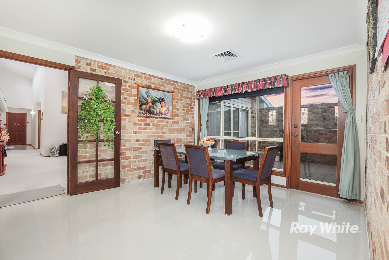 27 Duncraig Drive, Kellyville - Thumbnail 2