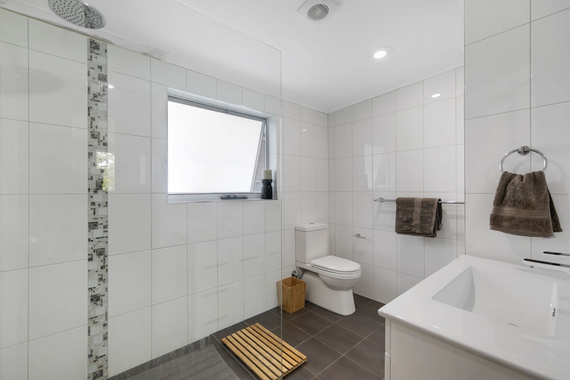 1 Emerald Place, Berkeley Vale - Thumbnail 3