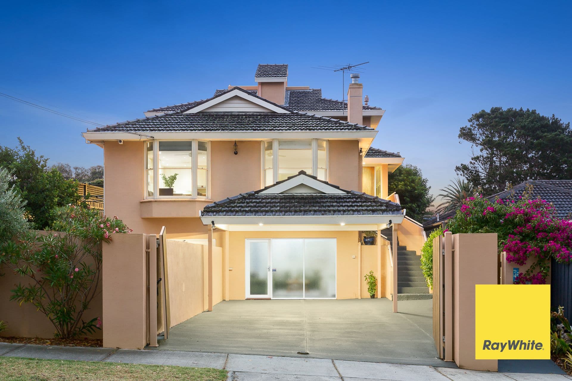 13 Surf Avenue, Beaumaris VIC 3193, Beaumaris - Thumbnail 2