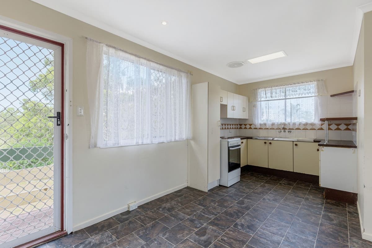 64 Kevin Street, DECEPTION BAY, Deception Bay - Thumbnail 3