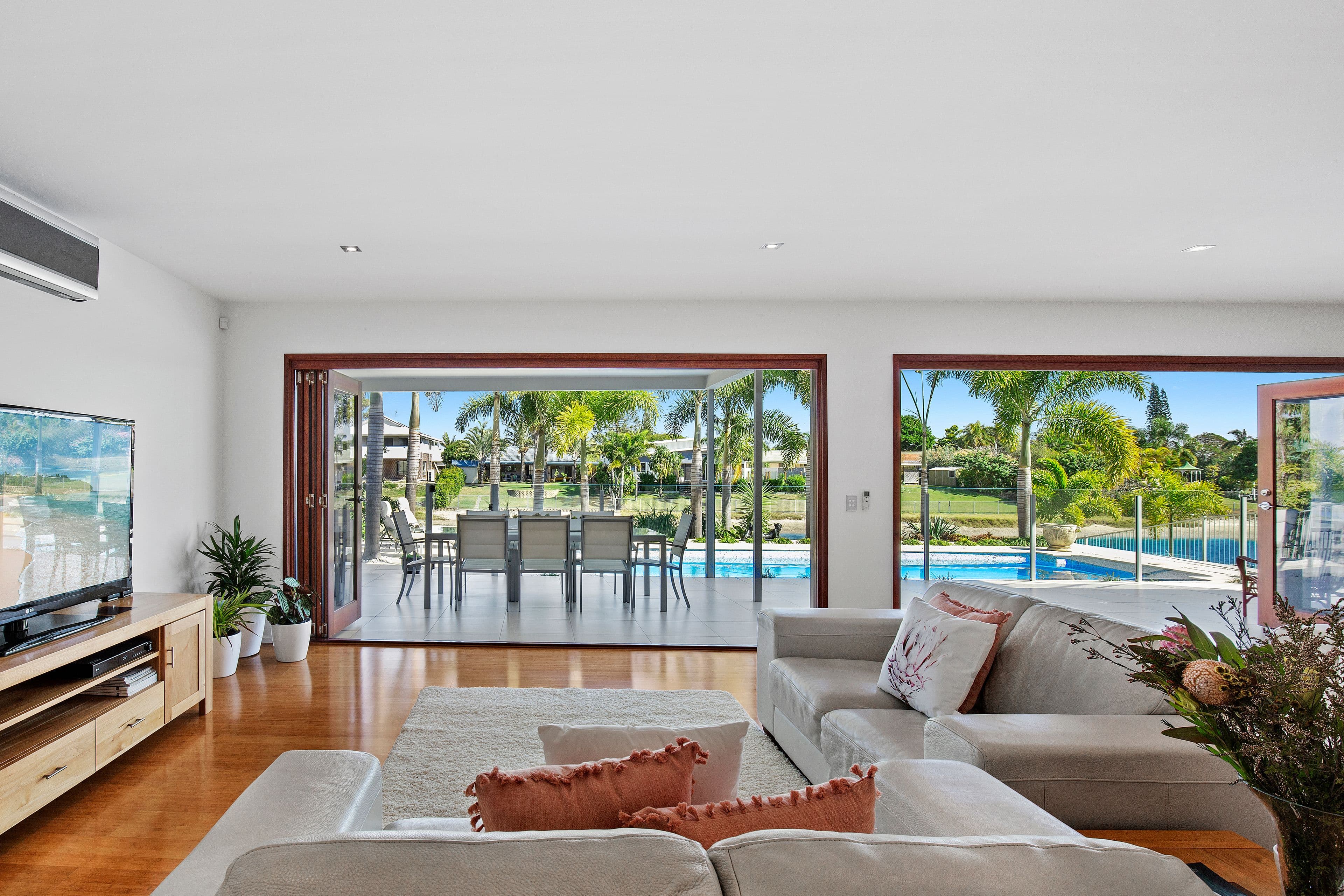 44 Alec Avenue, Mermaid Waters QLD 4218, Mermaid Waters - Thumbnail 2