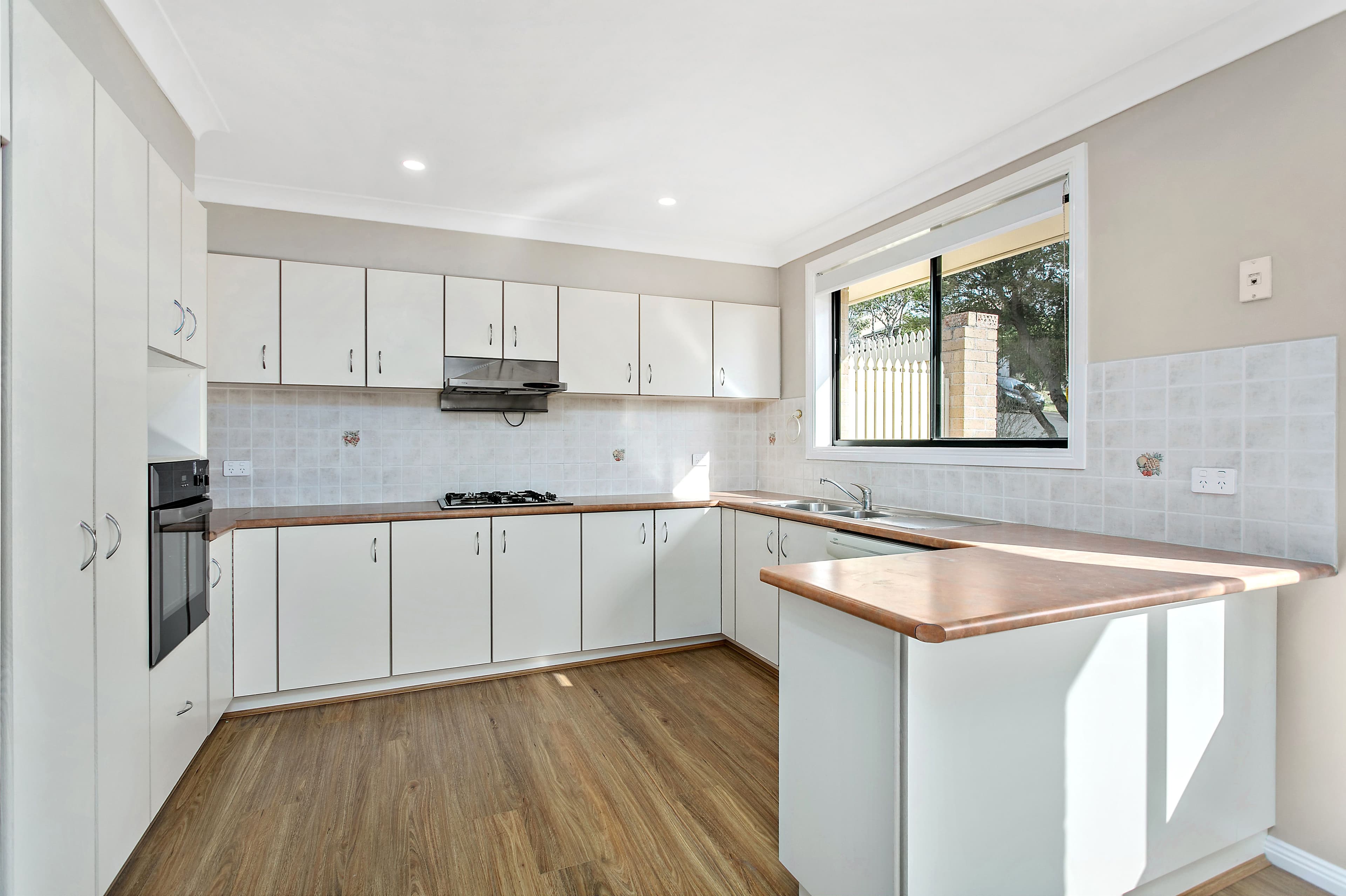 11 Eucumbene Avenue, Flinders - Thumbnail 2