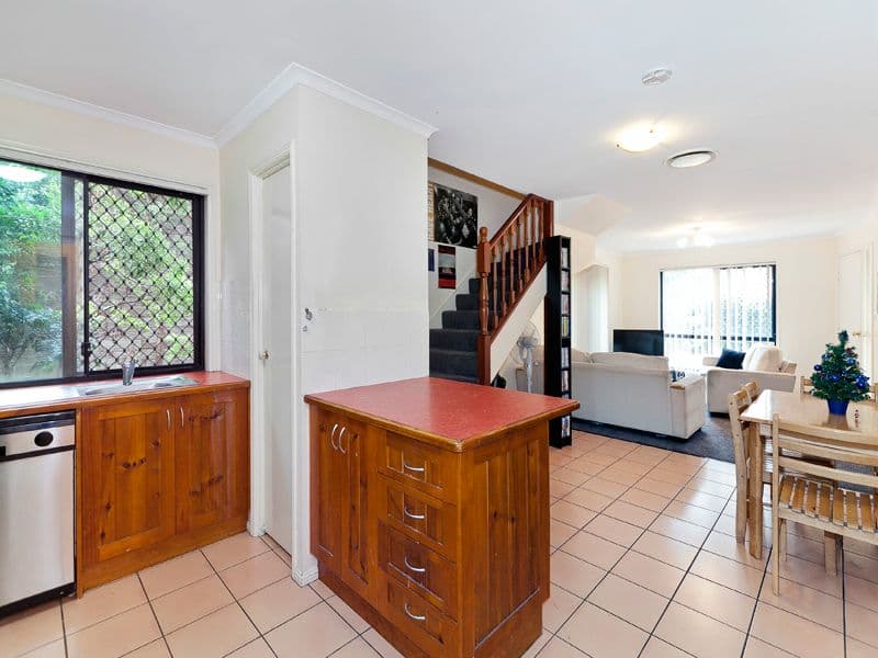 7 Curtis Street, NORMAN PARK QLD 4170, Norman Park - Thumbnail 2