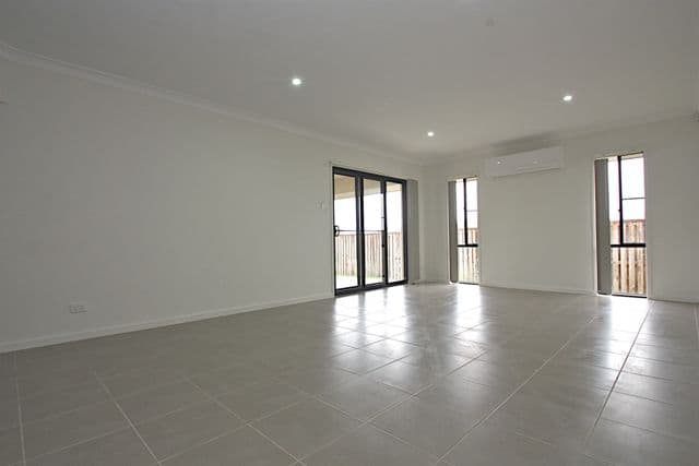 100 Honeywood Drive, FERNVALE QLD 4306, Fernvale - Thumbnail 2