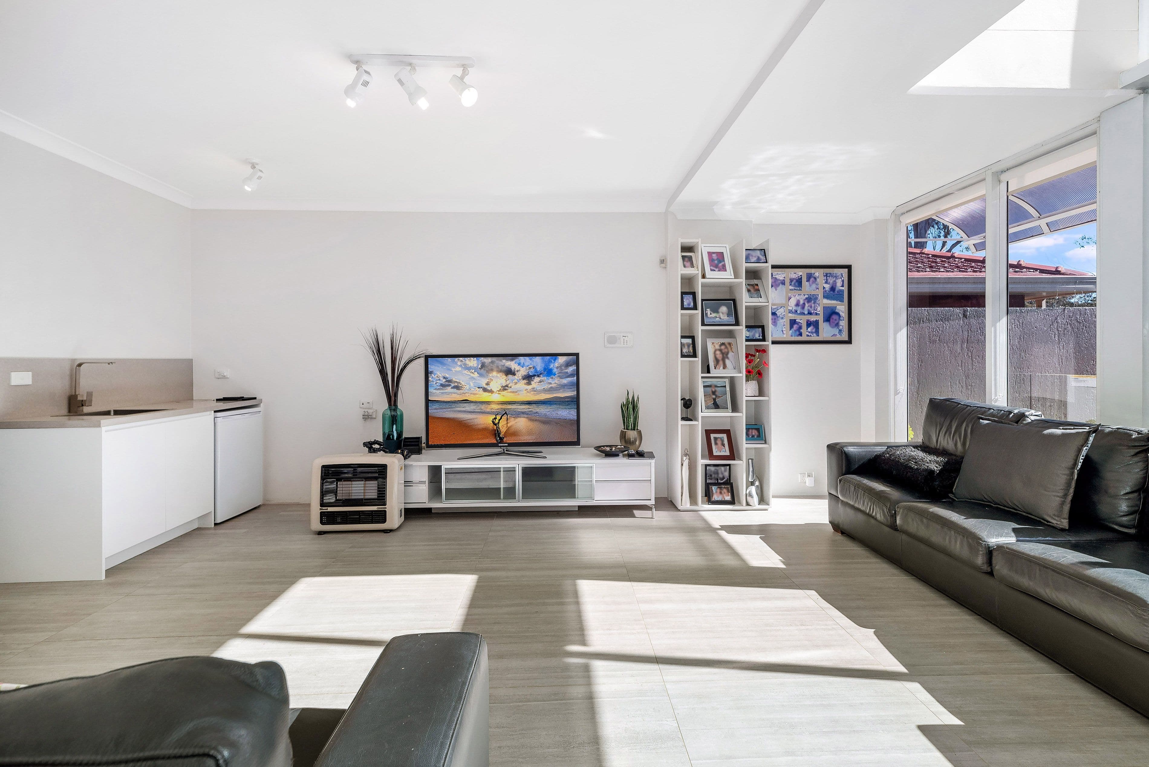 48 Wendy Avenue, Georges Hall NSW 2198, Georges Hall - Thumbnail 2