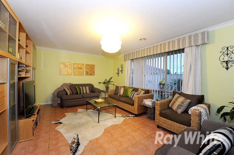 8 Sapphire Crescent, PAKENHAM VIC 3810, Pakenham - Thumbnail 2