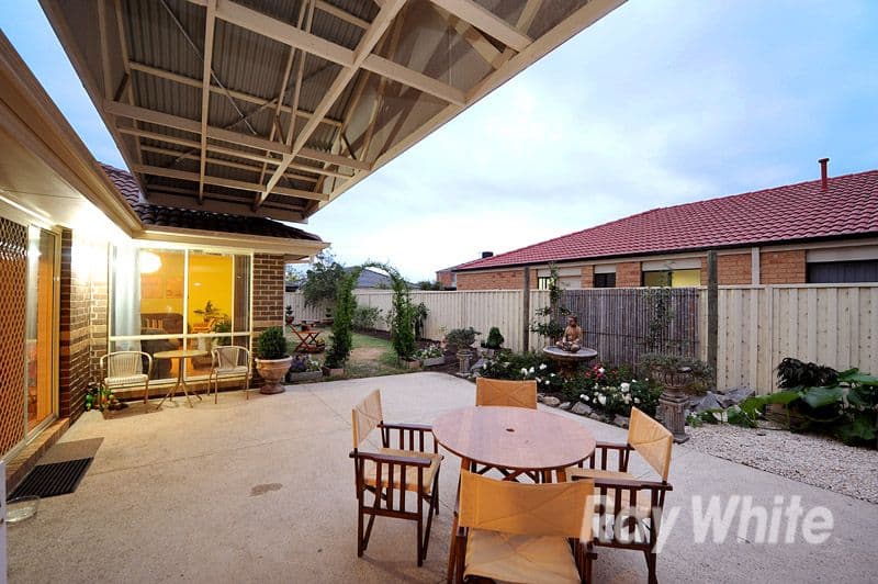 8 Sapphire Crescent, PAKENHAM VIC 3810, Pakenham - Thumbnail 3