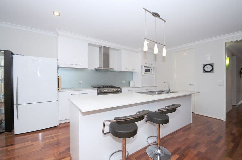 4 Blue Peppermint Court, LYNDHURST VIC 3975, Lyndhurst - Thumbnail 2