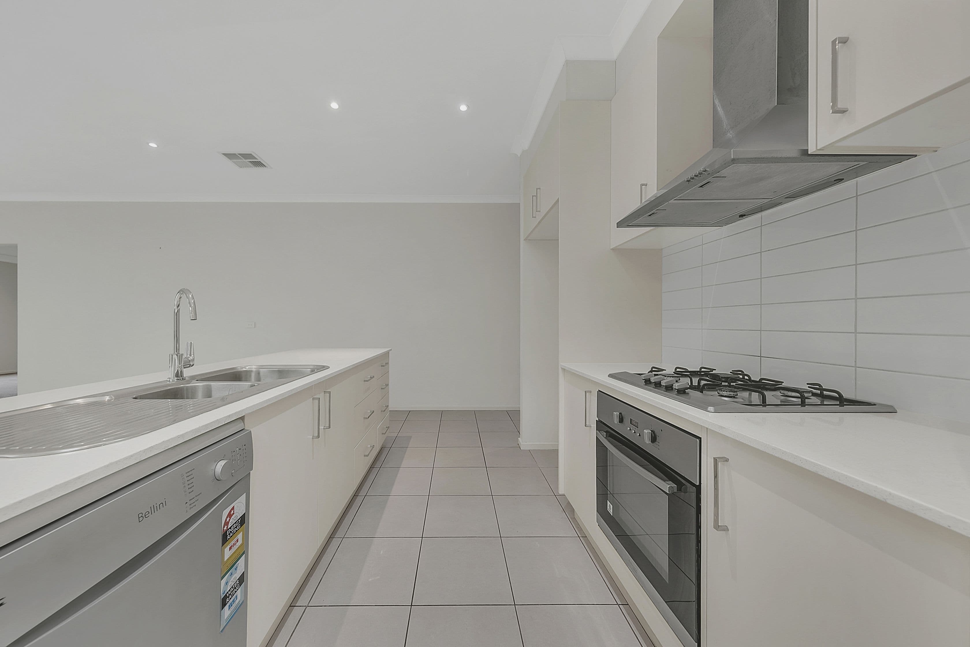 33 Lockhart Street, Mernda VIC 3754, Mernda - Thumbnail 3