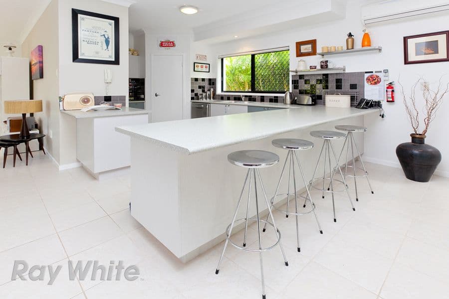 6 Fort Close, SPRINGFIELD LAKES QLD 4300, Springfield Lakes - Thumbnail 2