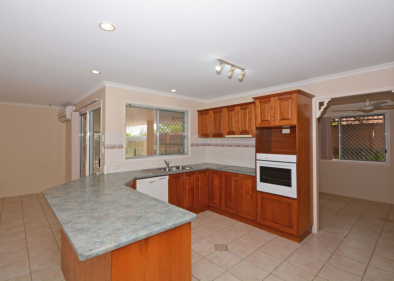 8 Durham Court, Kawungan QLD 4655, Kawungan - Thumbnail 3