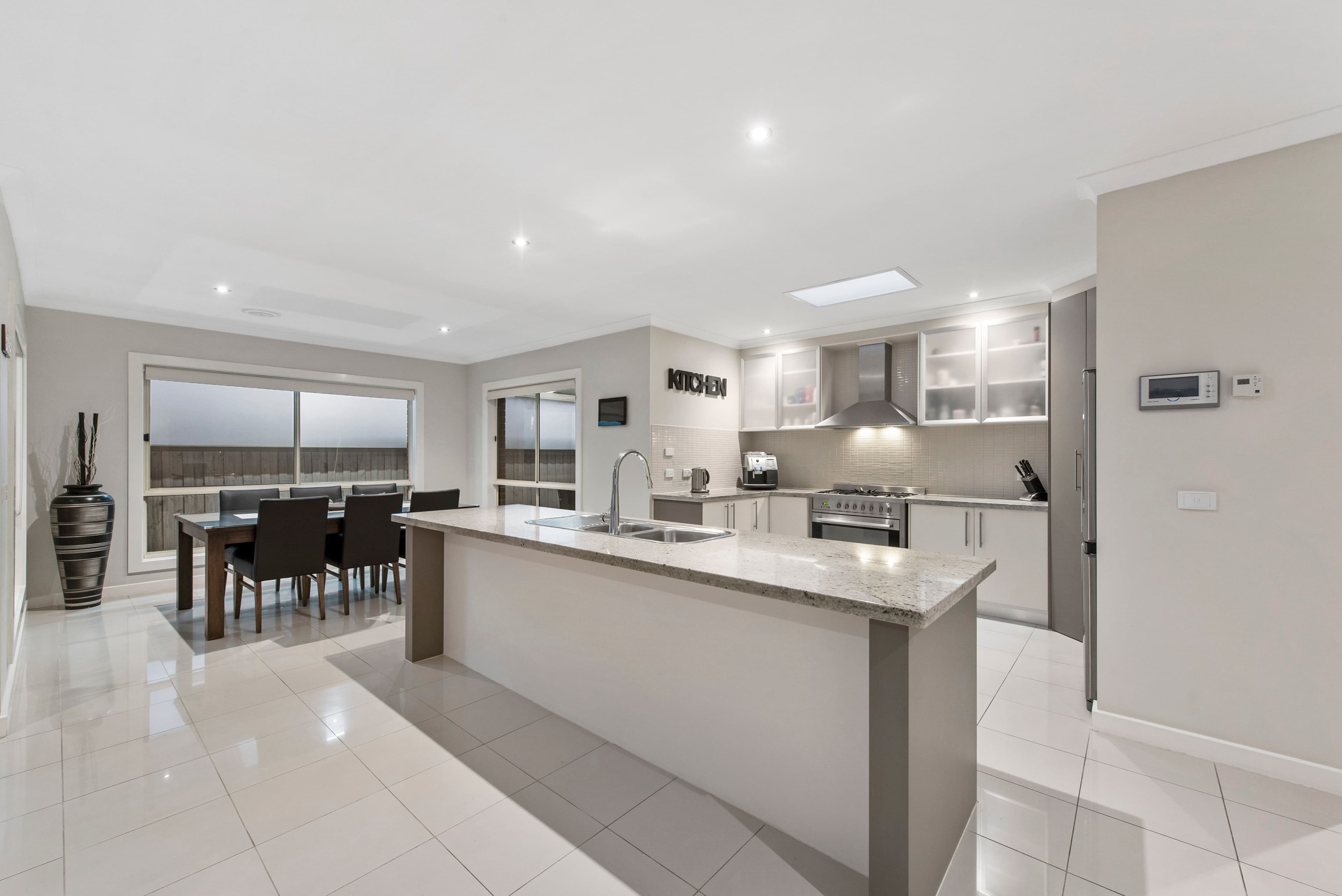 8 Byron Place, Taylors Hill VIC 3037, Taylors Hill - Thumbnail 4