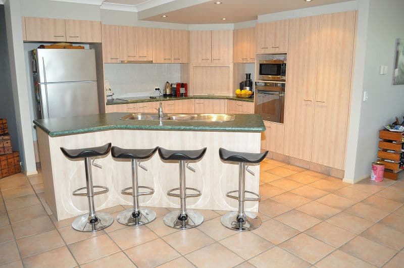 19 O'Brien Court, ARUNDEL QLD 4214, Arundel - Thumbnail 6