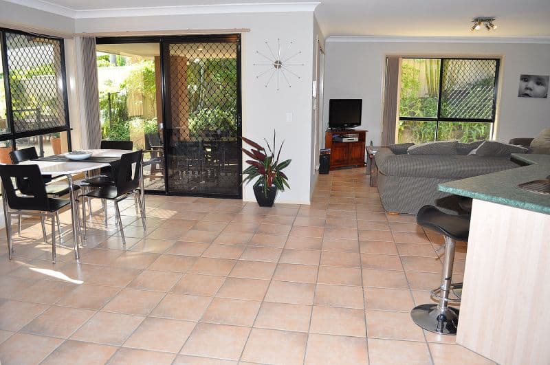 19 O'Brien Court, ARUNDEL QLD 4214, Arundel - Thumbnail 7