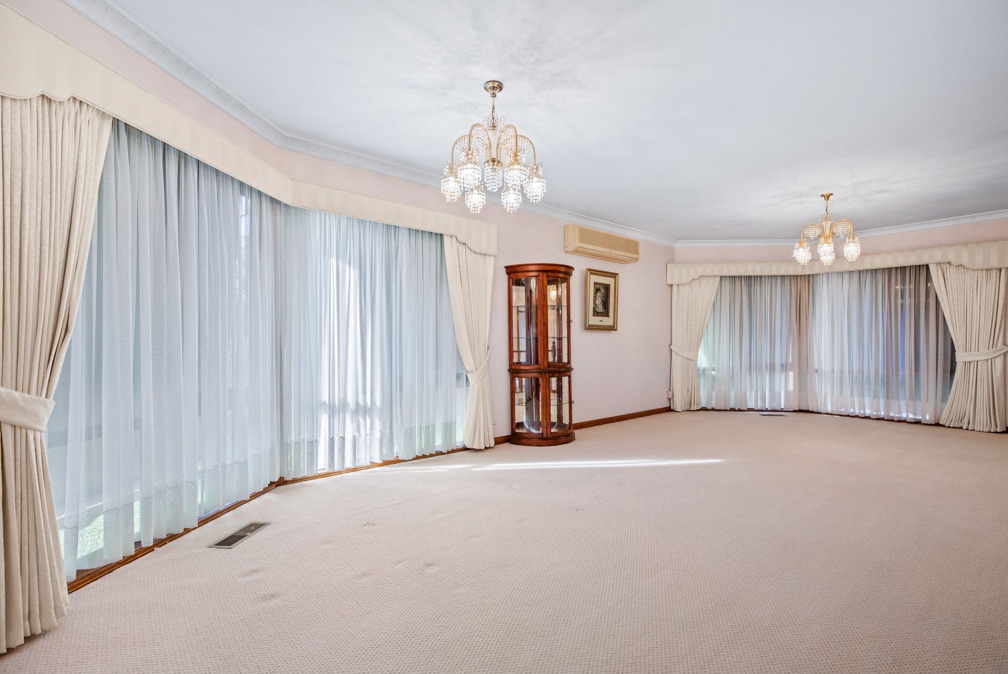 8 Tolmie Avenue, Werribee VIC 3030, Werribee - Thumbnail 4