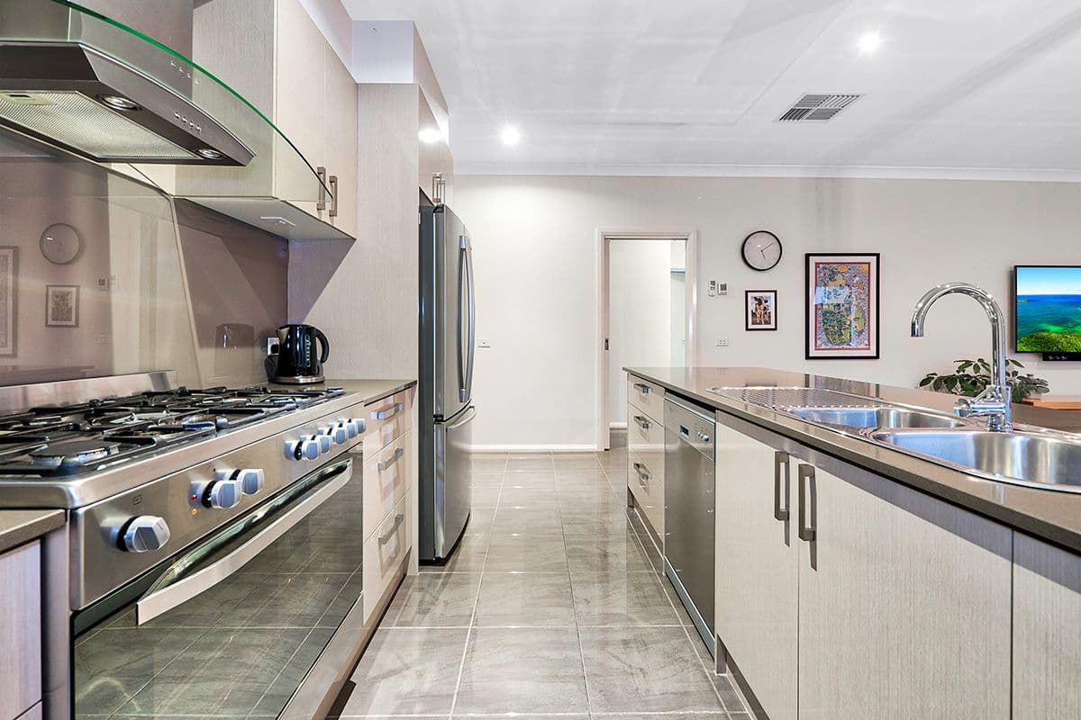 61 Burford Way, Cranbourne North VIC 3977, Cranbourne North - Thumbnail 6