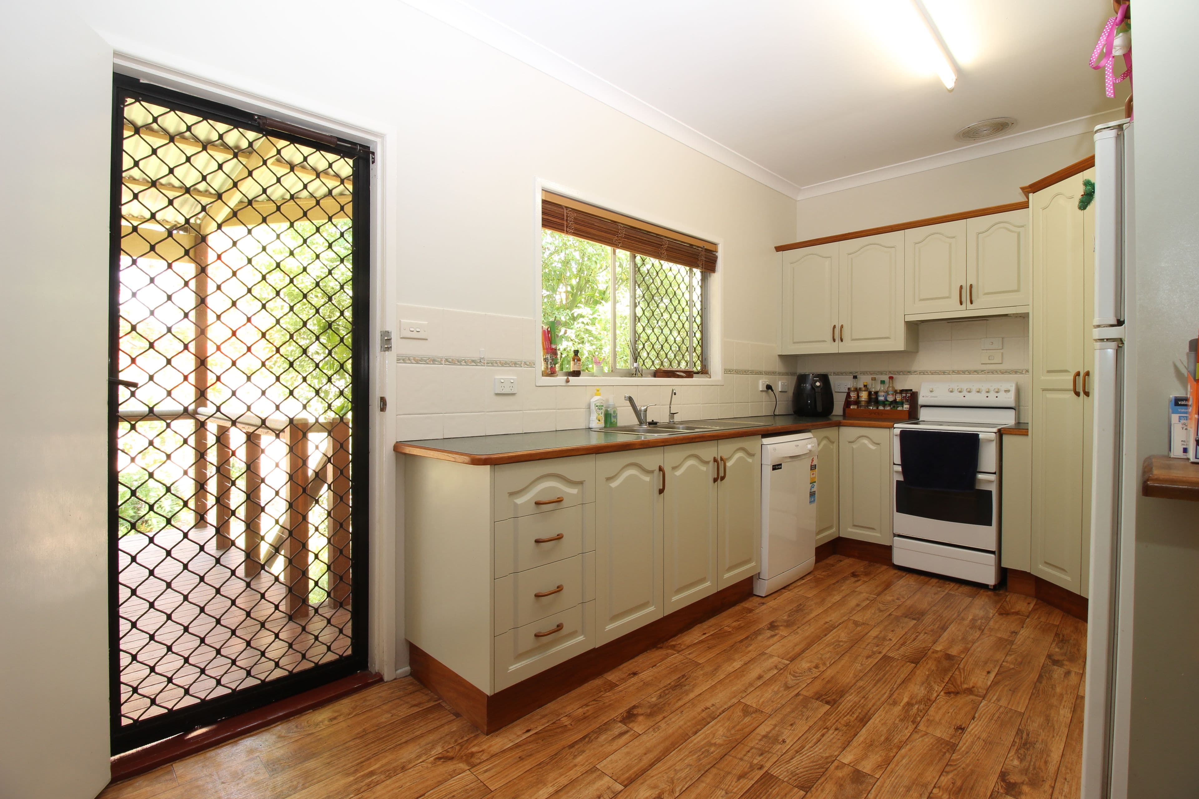 10 Pryor Place, Emerald QLD 4720, Emerald - Thumbnail 8