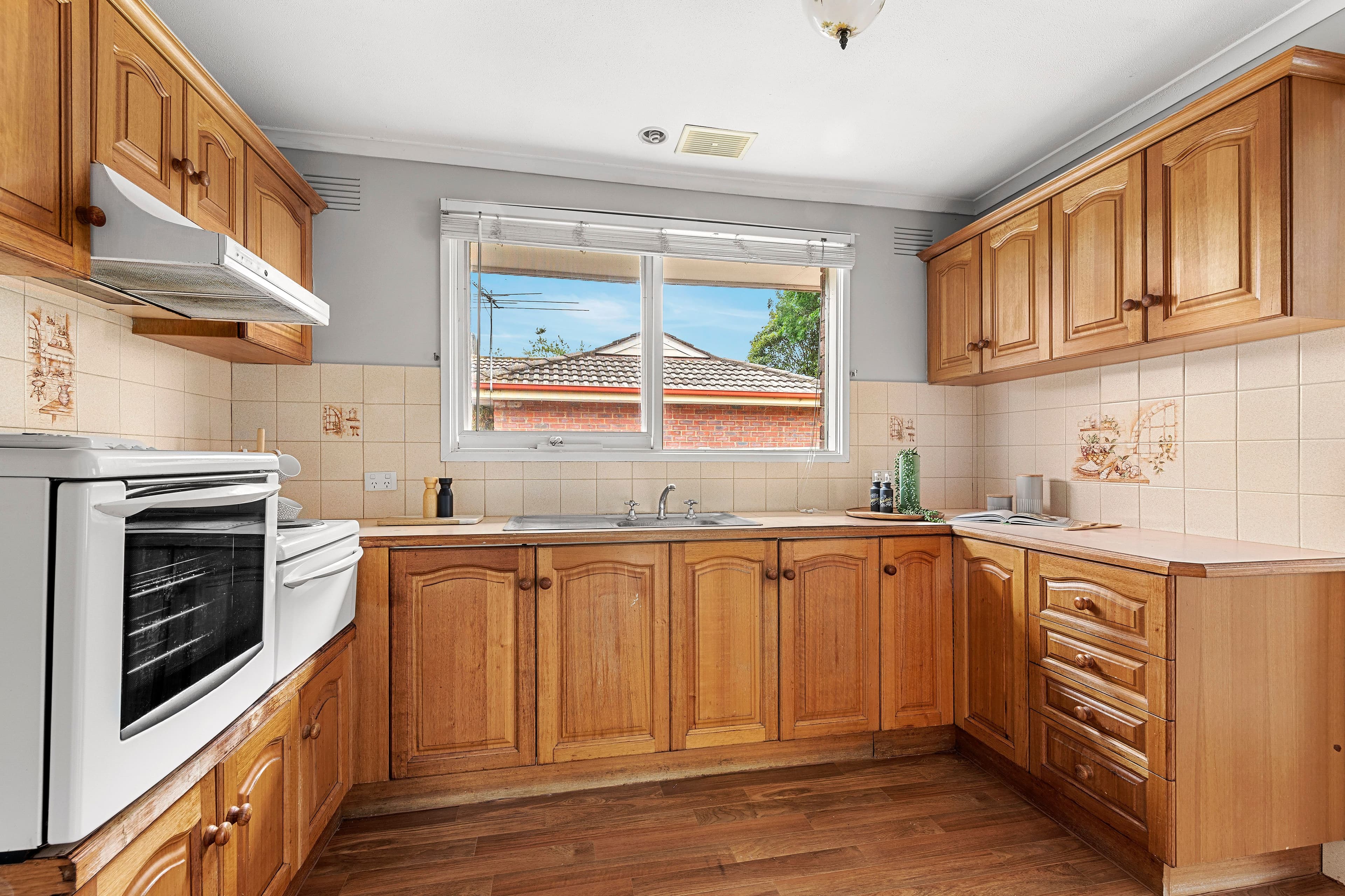 9 Madigan Crescent, Mill Park VIC 3082, Mill Park - Thumbnail 2