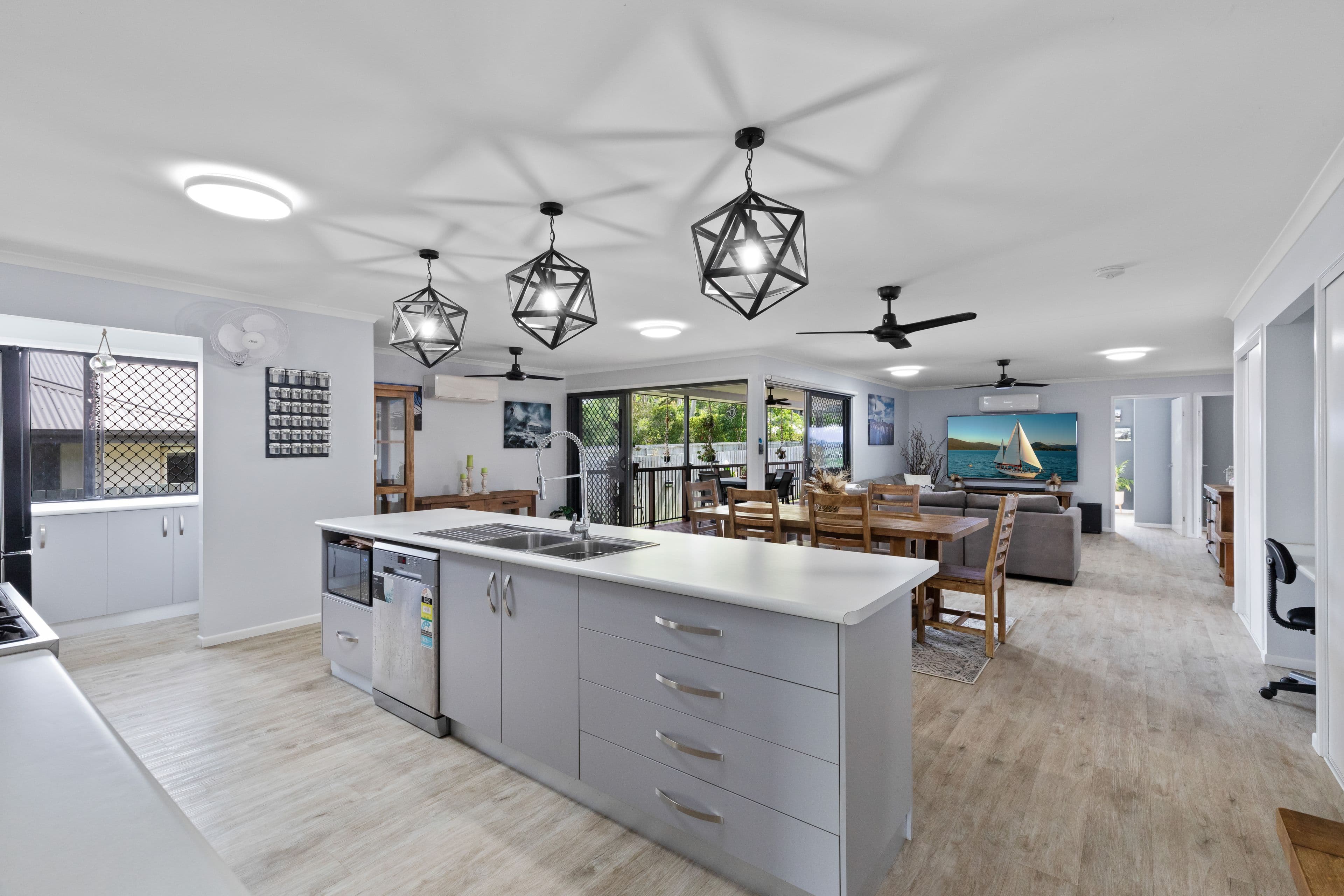 21 Trader Crescent, Cannonvale QLD 4802, Cannonvale - Thumbnail 3