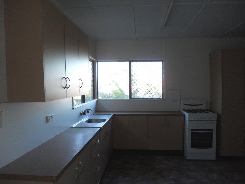 4 Ungerer Street, NORTH MACKAY QLD 4740, North Mackay - Thumbnail 2