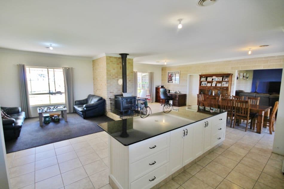 1 Golden Grove Road, YOUNG NSW 2594, Young - Thumbnail 8