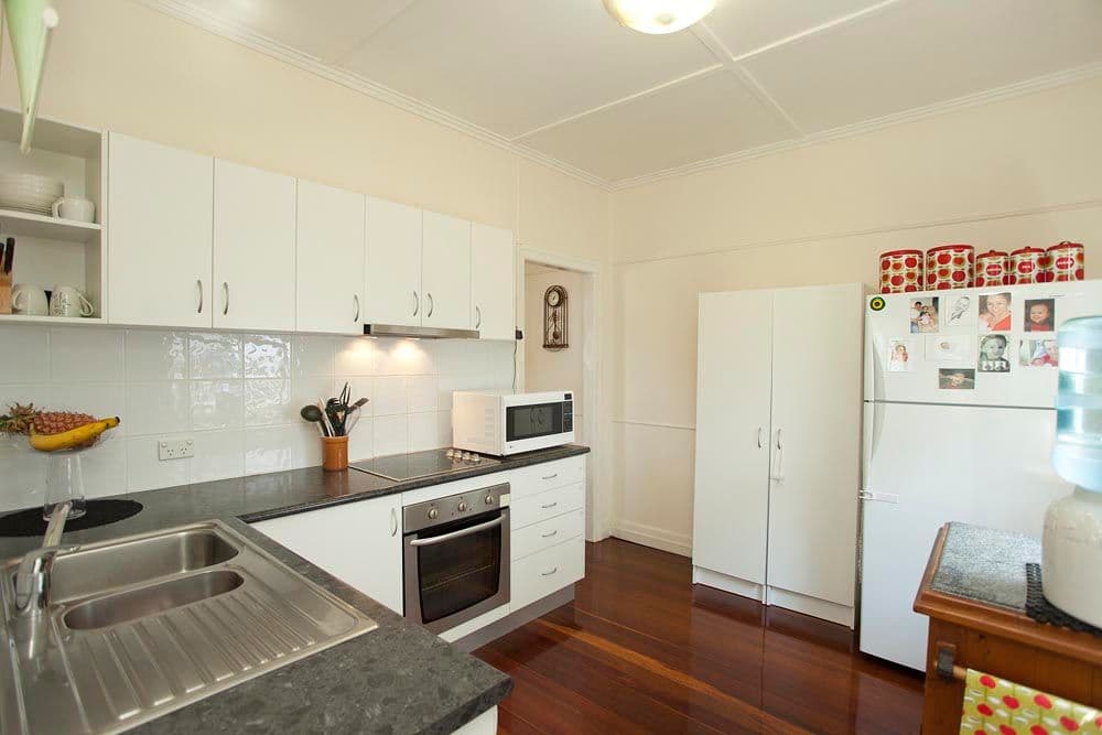 20 Iveagh Avenue, HOLLAND PARK WEST QLD 4121, Holland Park West - Thumbnail 3