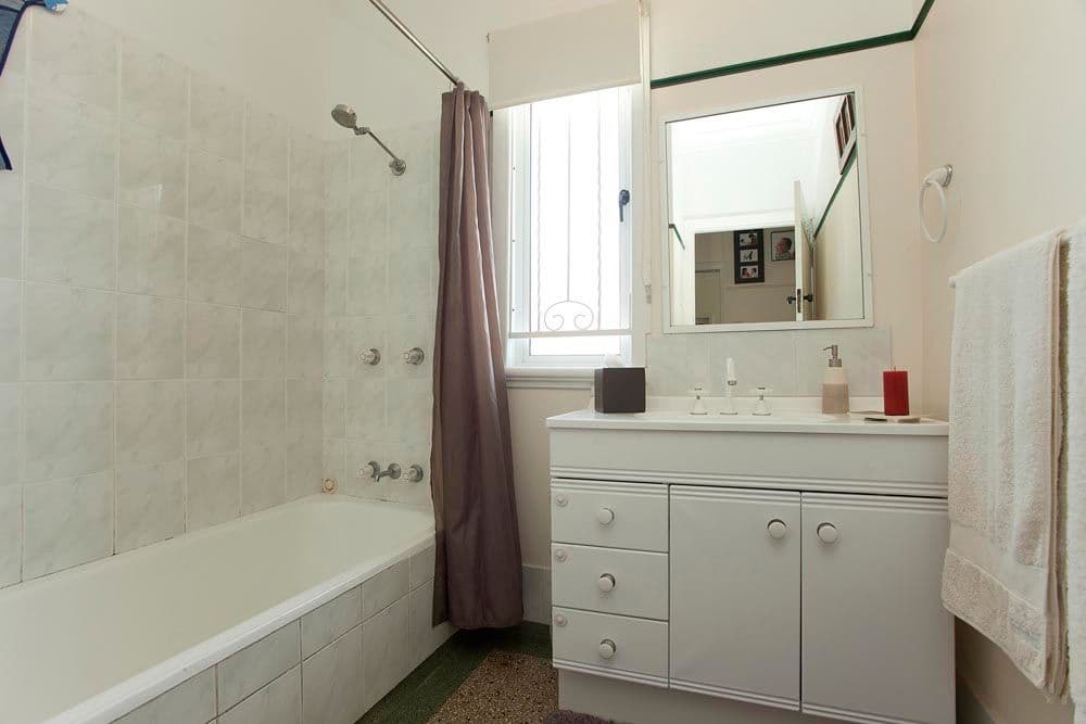 20 Iveagh Avenue, HOLLAND PARK WEST QLD 4121, Holland Park West - Thumbnail 8