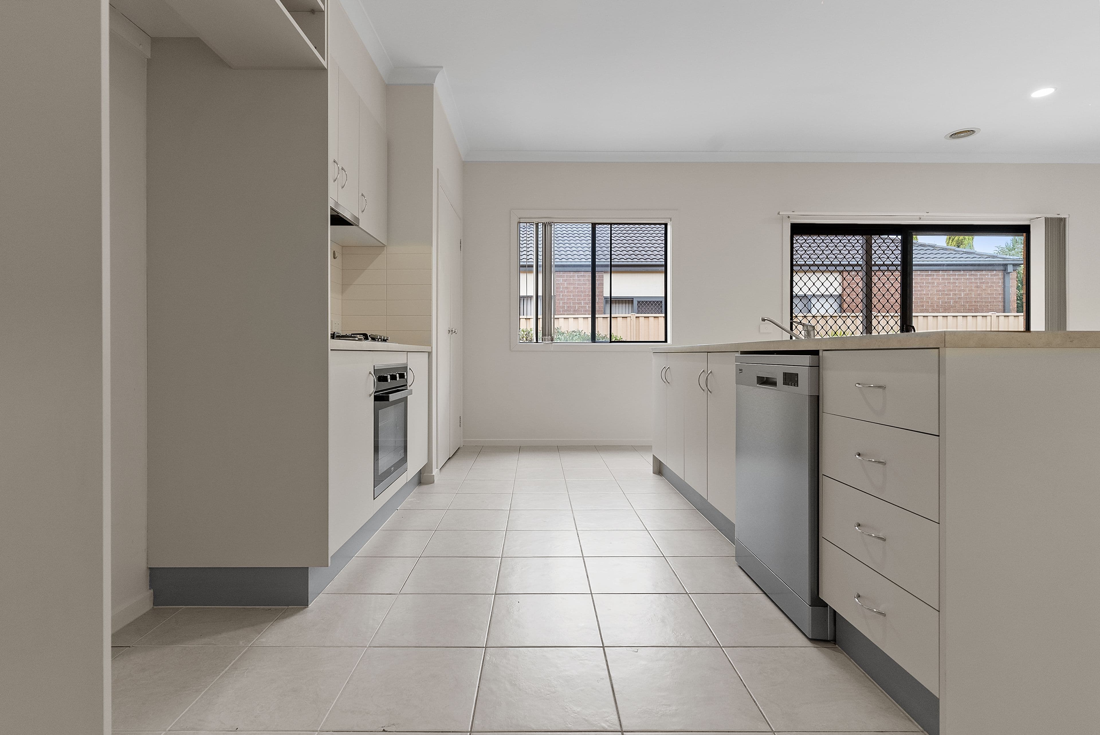 13 Stradbroke Gardens, Caroline Springs VIC 3023, Caroline Springs - Thumbnail 4