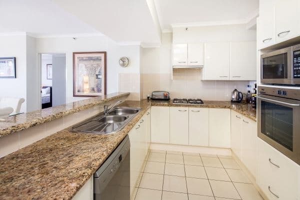 59 Pacific Street, Main Beach QLD 4217, Main Beach - Thumbnail 4