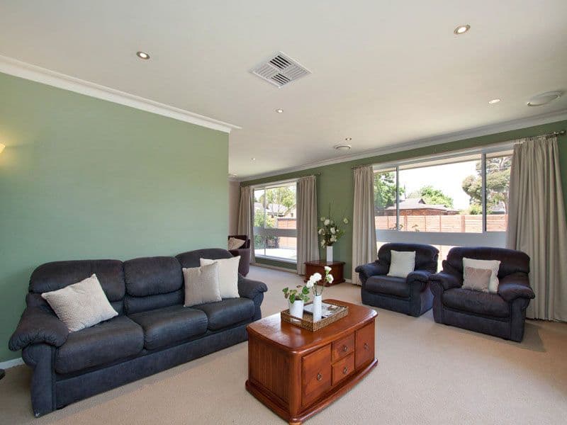 18 Toorak Drive, DINGLEY VILLAGE VIC 3172, Dingley Village - Thumbnail 2