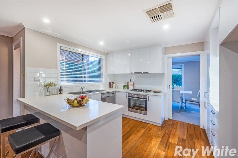 6 Moore Close, Mill Park VIC 3082, Mill Park - Thumbnail 2