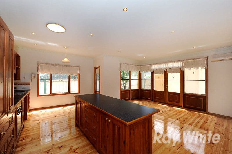 43 Jerilderie Drive, BERWICK VIC 3806, Berwick - Thumbnail 2