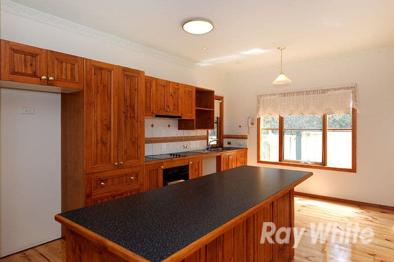 43 Jerilderie Drive, BERWICK VIC 3806, Berwick - Thumbnail 4