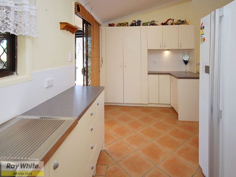 4      Carmont Court, FERNY HILLS QLD 4055, Ferny Hills - Thumbnail 3