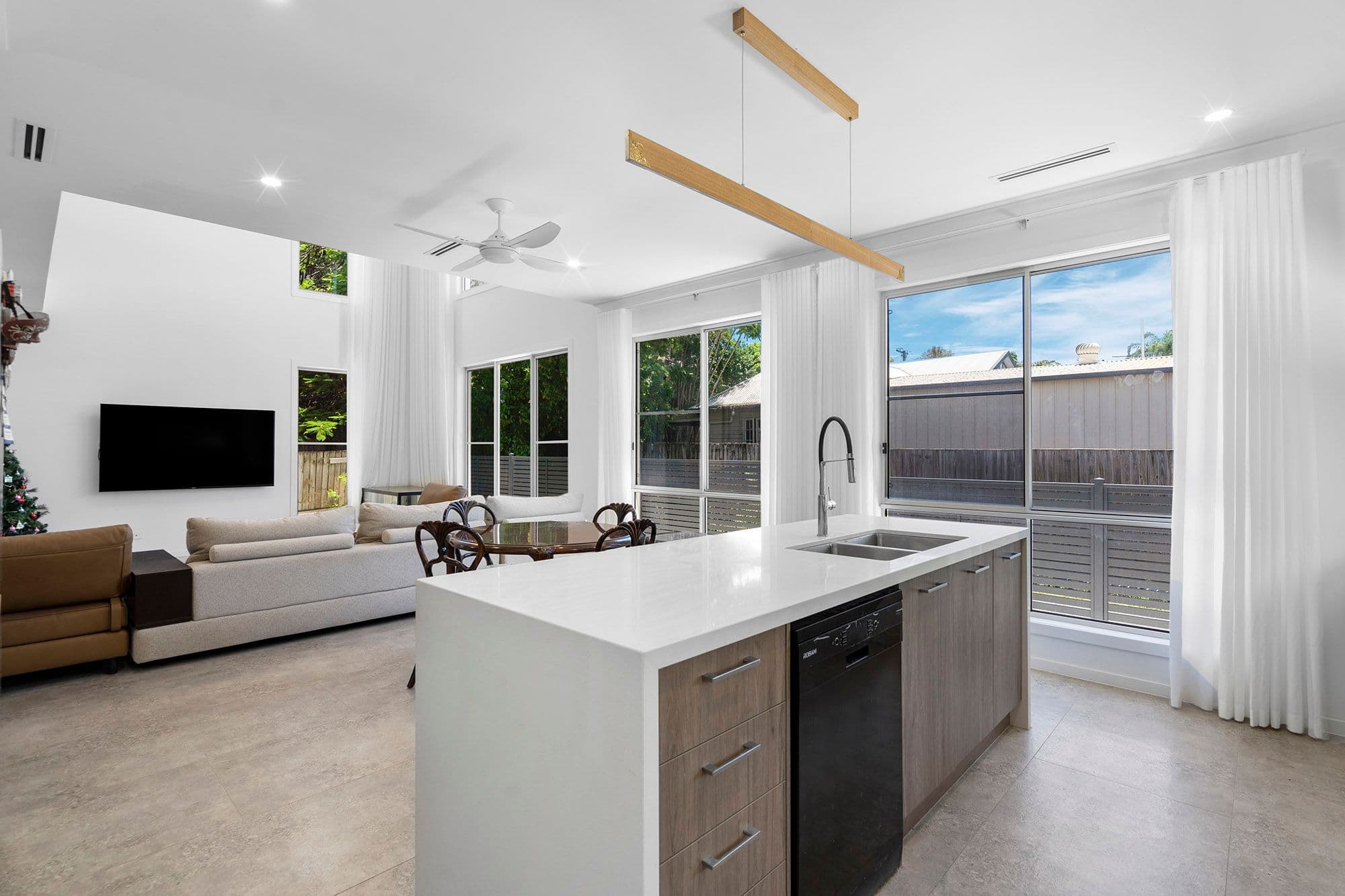 42 Cavillon Street, Holland Park QLD 4121, Holland Park - Thumbnail 2