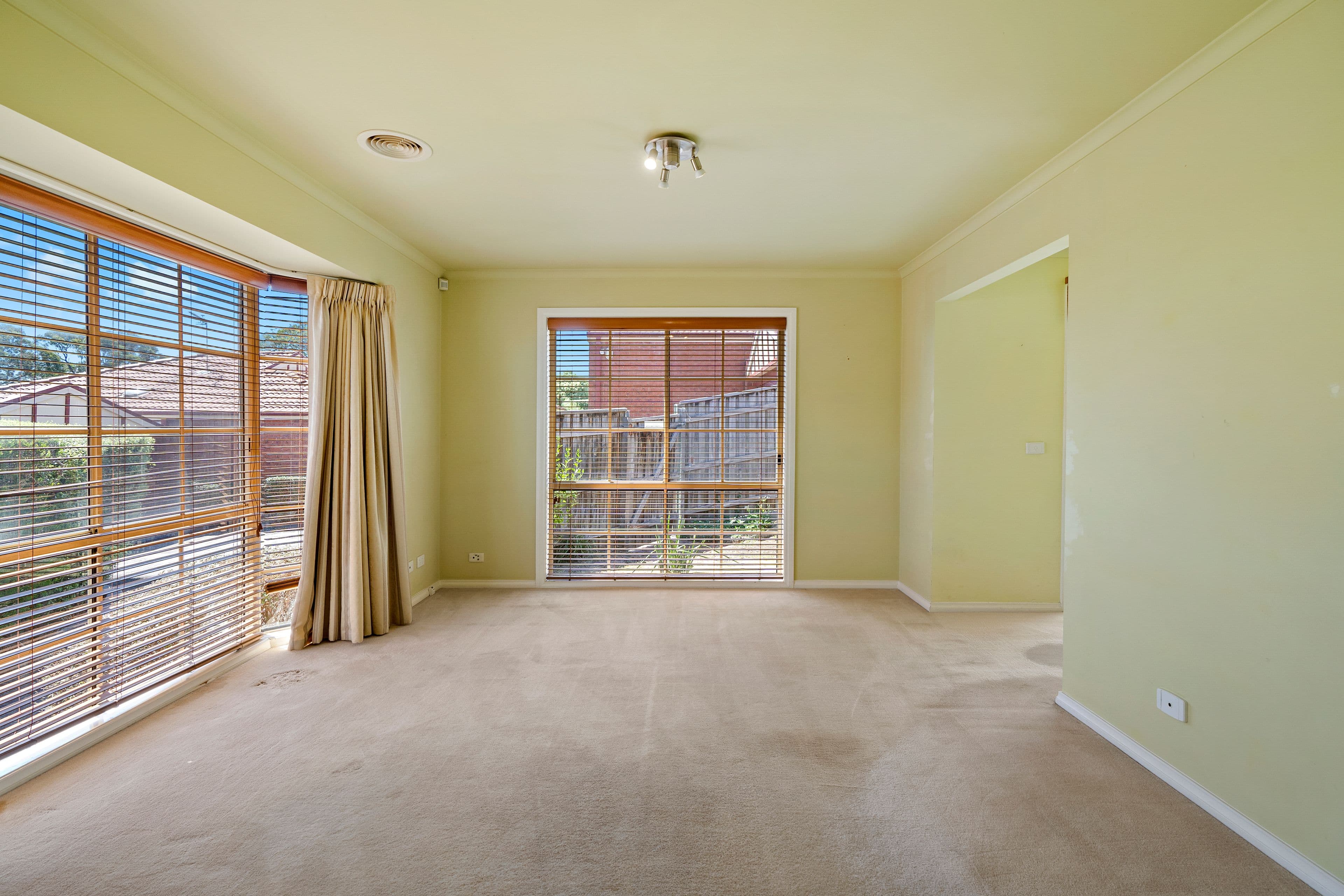 7 Hillcrest Avenue, Ferntree Gully VIC 3156, Ferntree Gully - Thumbnail 2