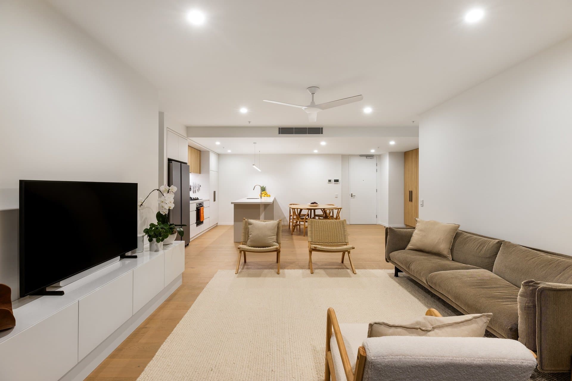 204/25 Woodroffe Avenue, Main Beach QLD 4217, Main Beach - Thumbnail 5