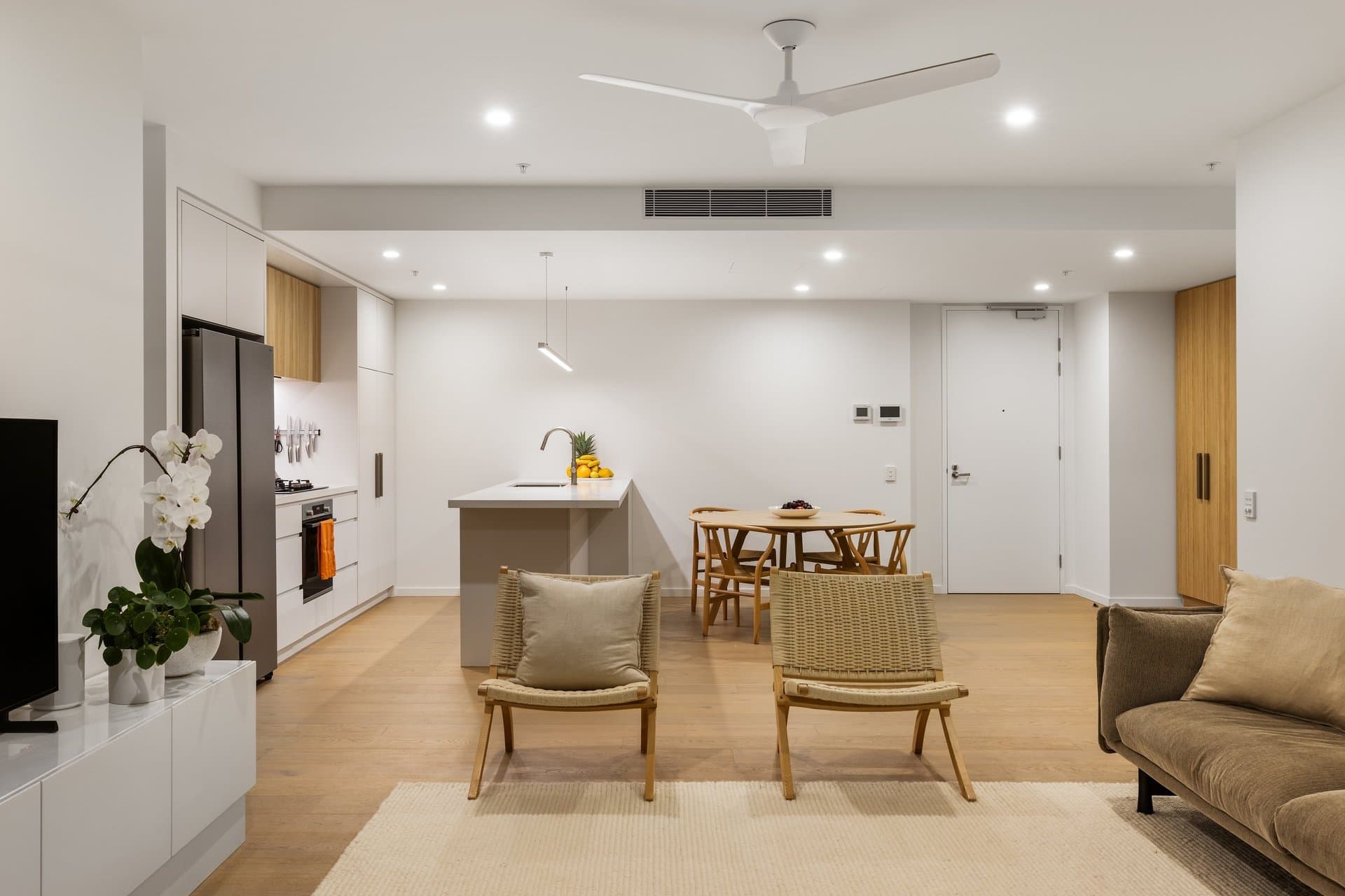 204/25 Woodroffe Avenue, Main Beach QLD 4217, Main Beach - Thumbnail 6